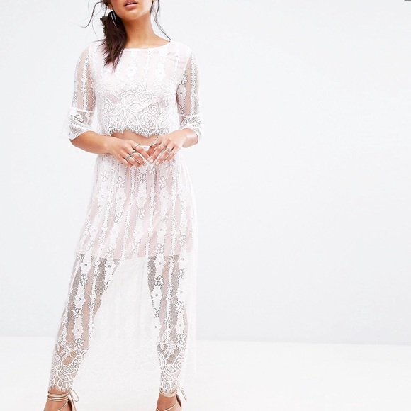 boohoo Dresses & Skirts - Boohoo Cut Out Waist Lace Maxi Dress